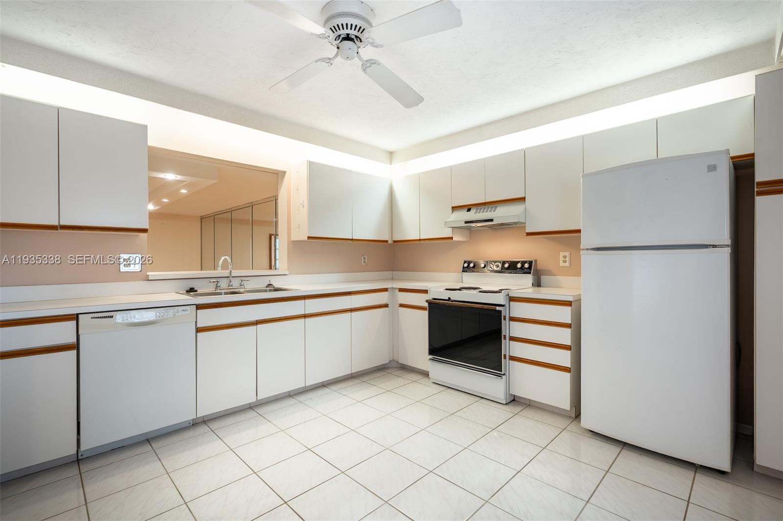 HOLLYBROOK GOLF AND TENNIS - Residential
