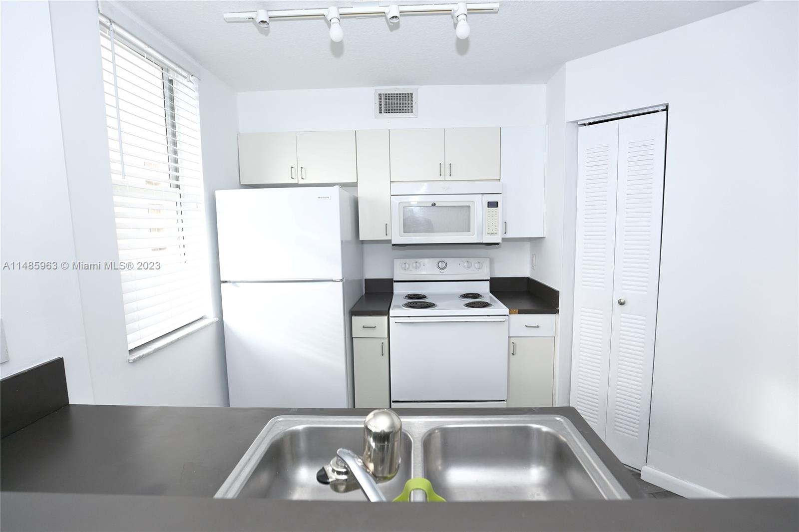 SAN LORENZO CONDO - Residential Lease