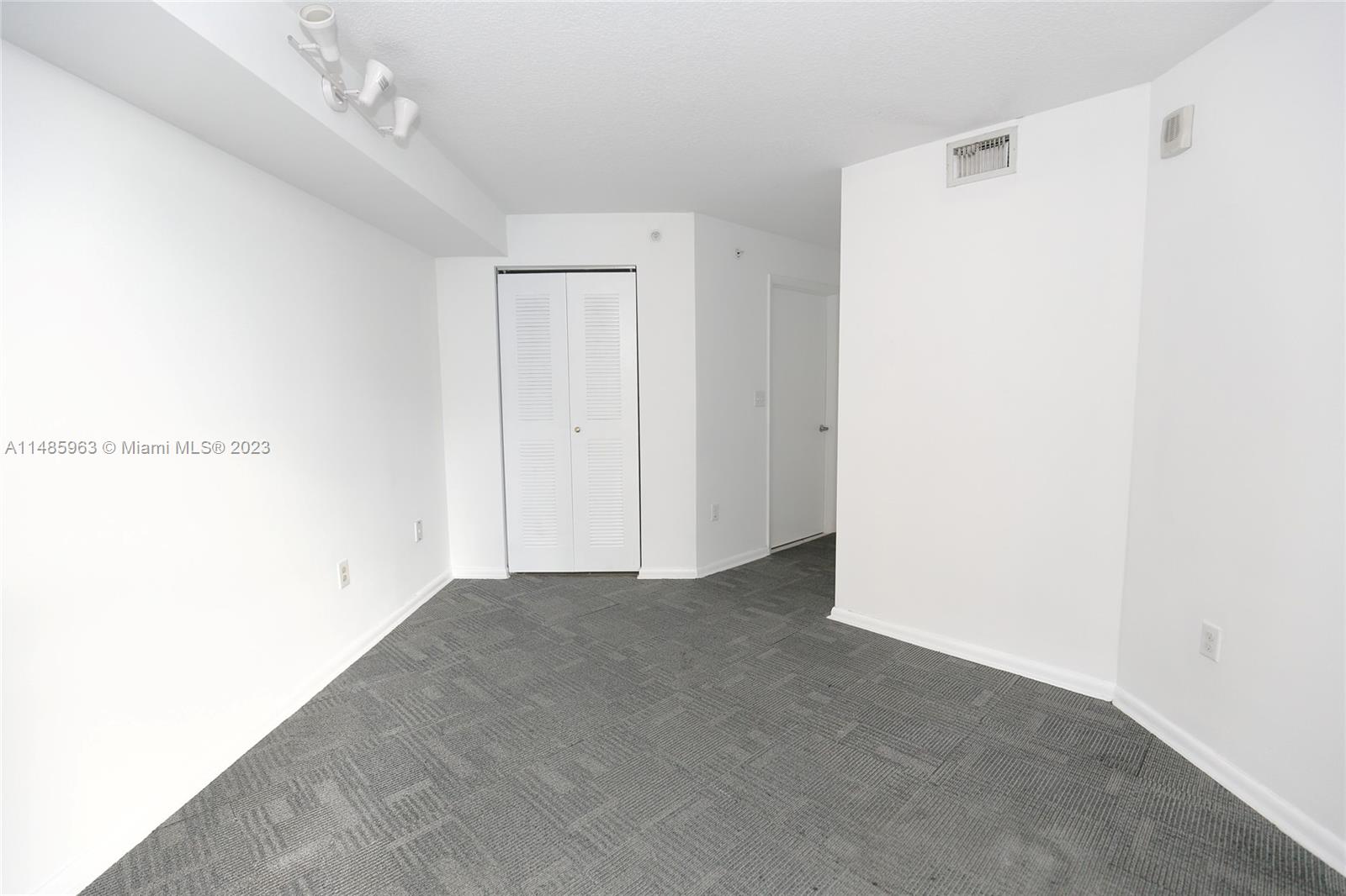SAN LORENZO CONDO - Residential Lease