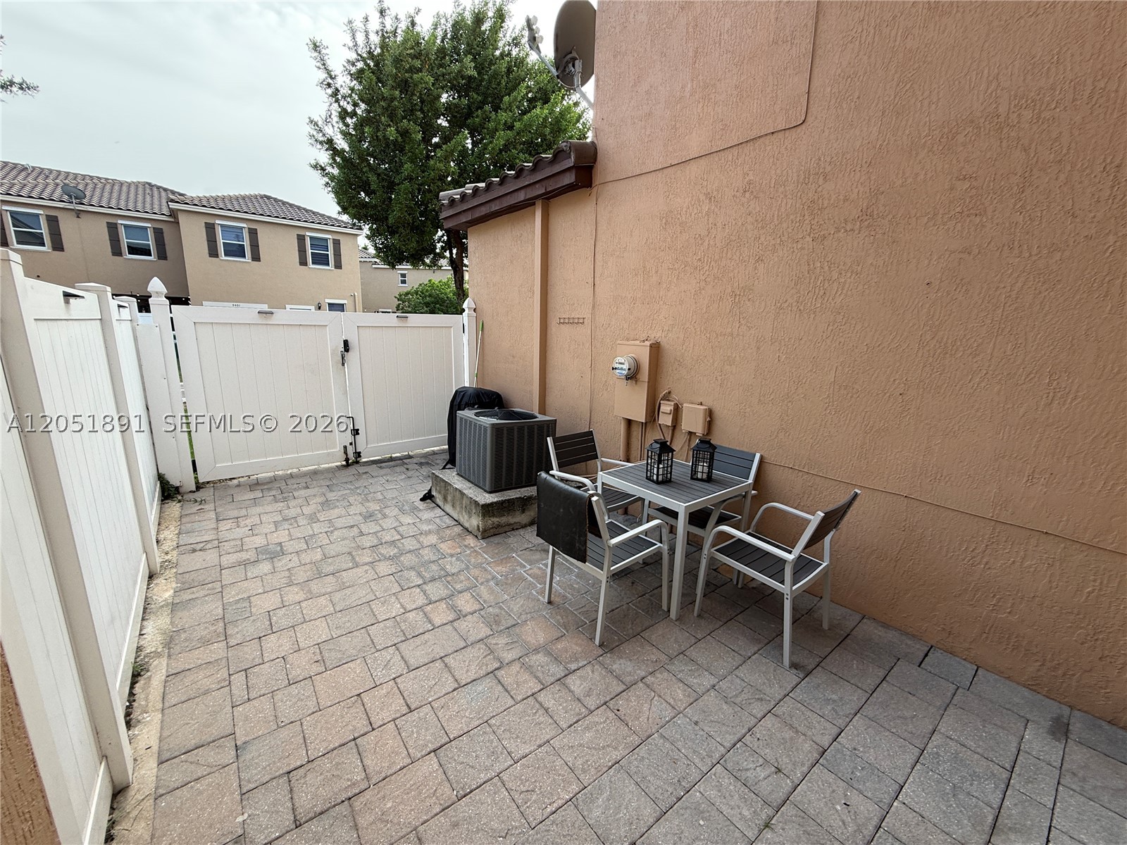 KENDALL COMMONS TOWNHOMES - Residential Lease