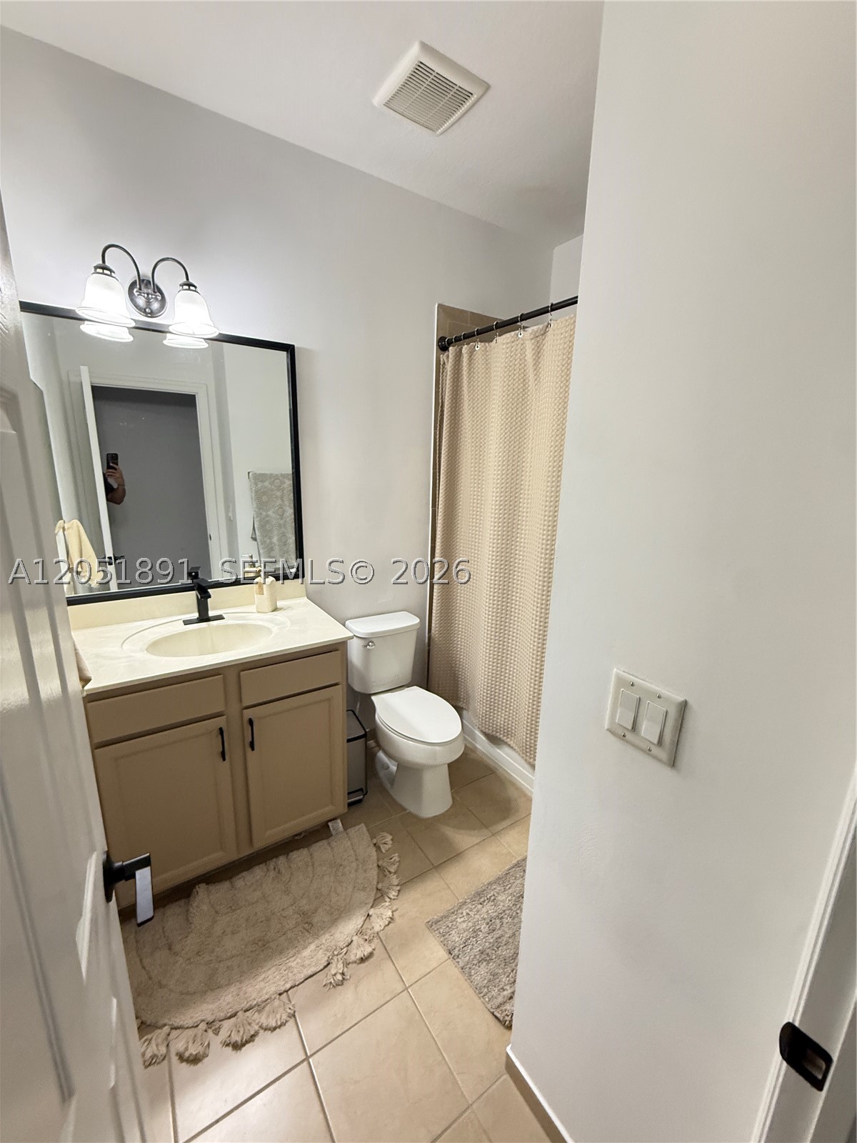 KENDALL COMMONS TOWNHOMES - Residential Lease