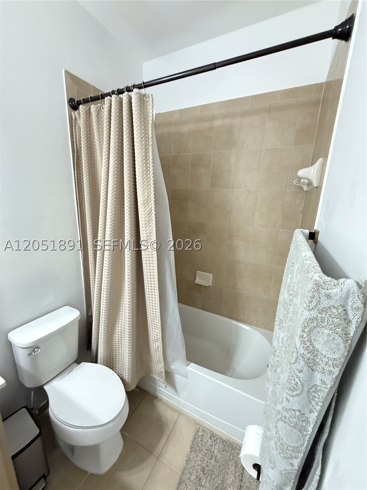 KENDALL COMMONS TOWNHOMES - Residential Lease