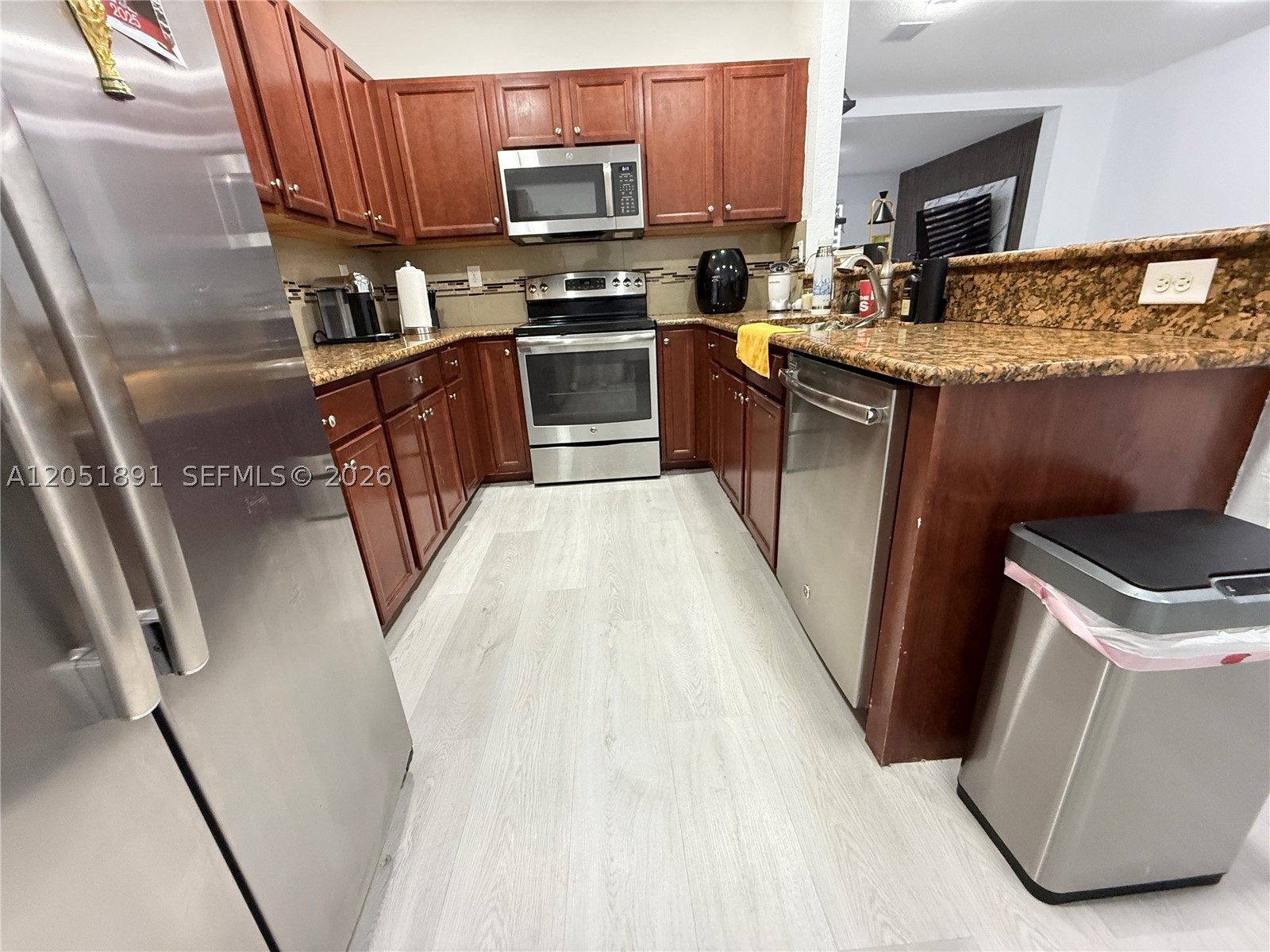 KENDALL COMMONS TOWNHOMES - Residential Lease