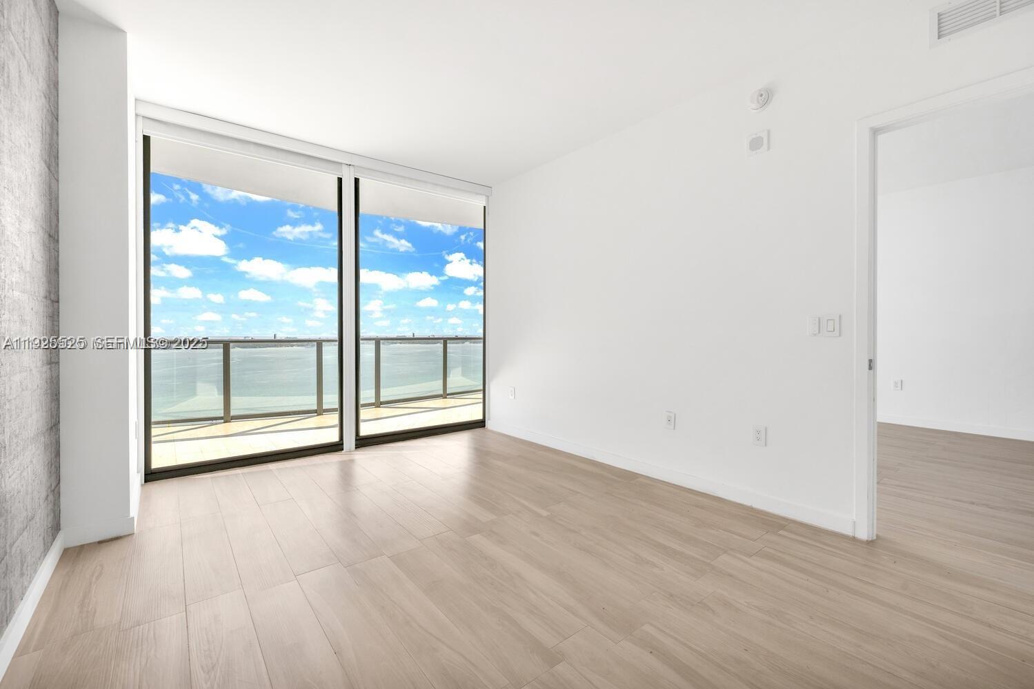 ICON BAY CONDO - Residential