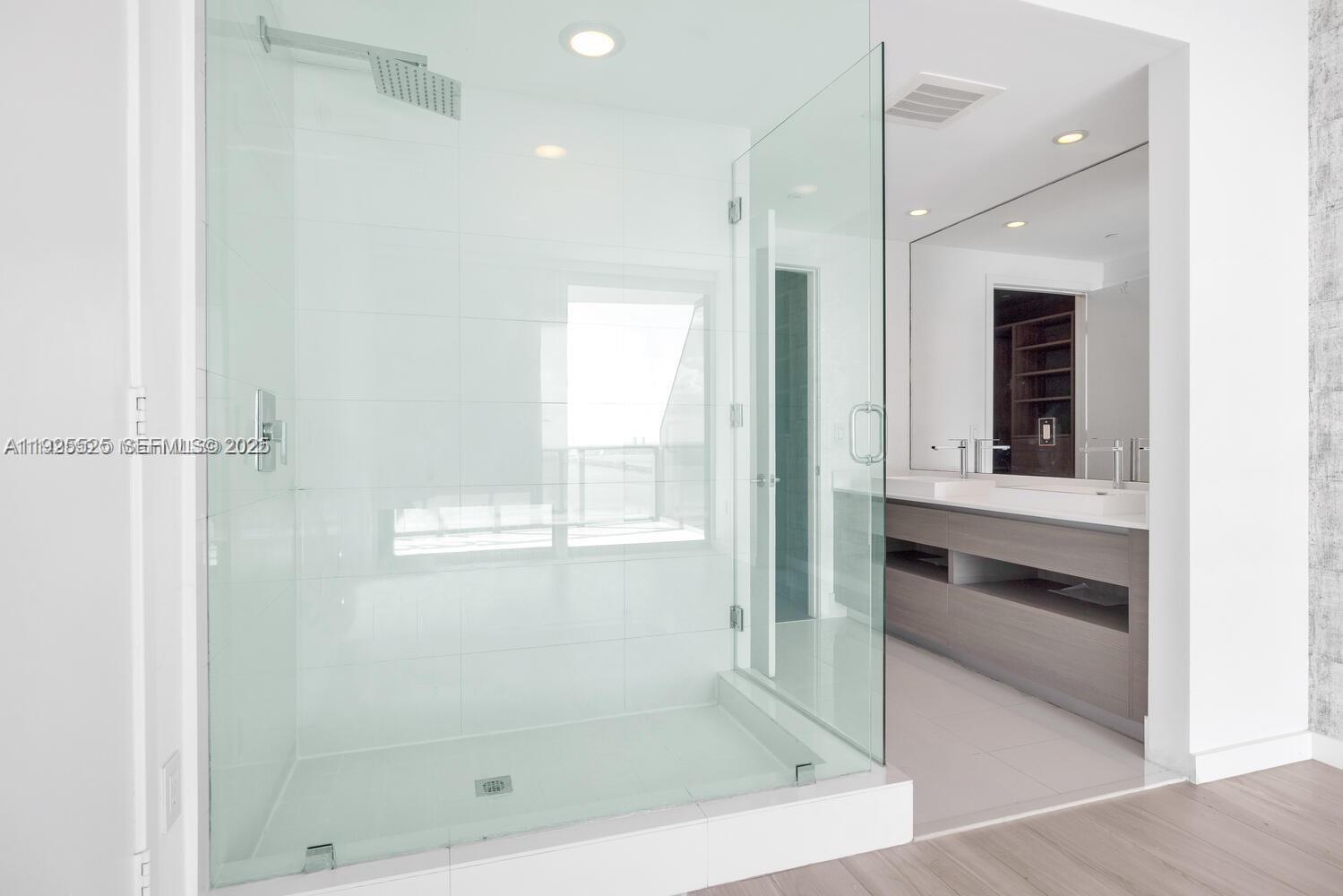 ICON BAY CONDO - Residential