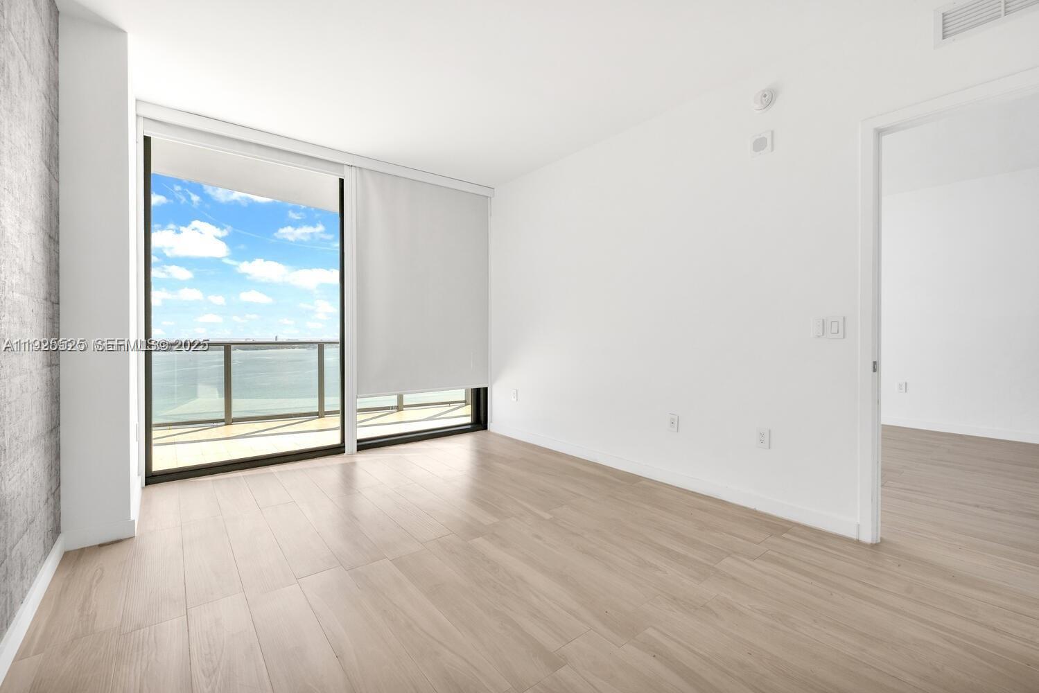 ICON BAY CONDO - Residential