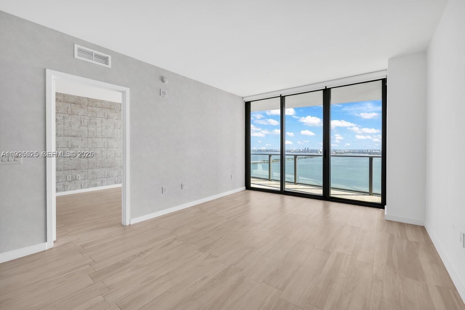 ICON BAY CONDO - Residential