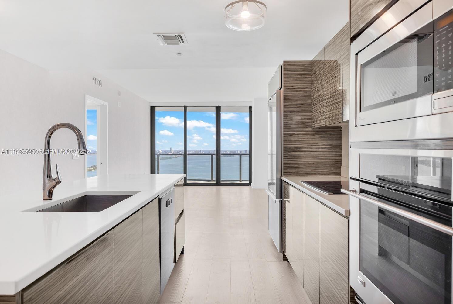 ICON BAY CONDO - Residential