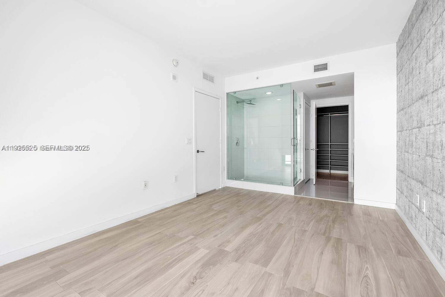 ICON BAY CONDO - Residential
