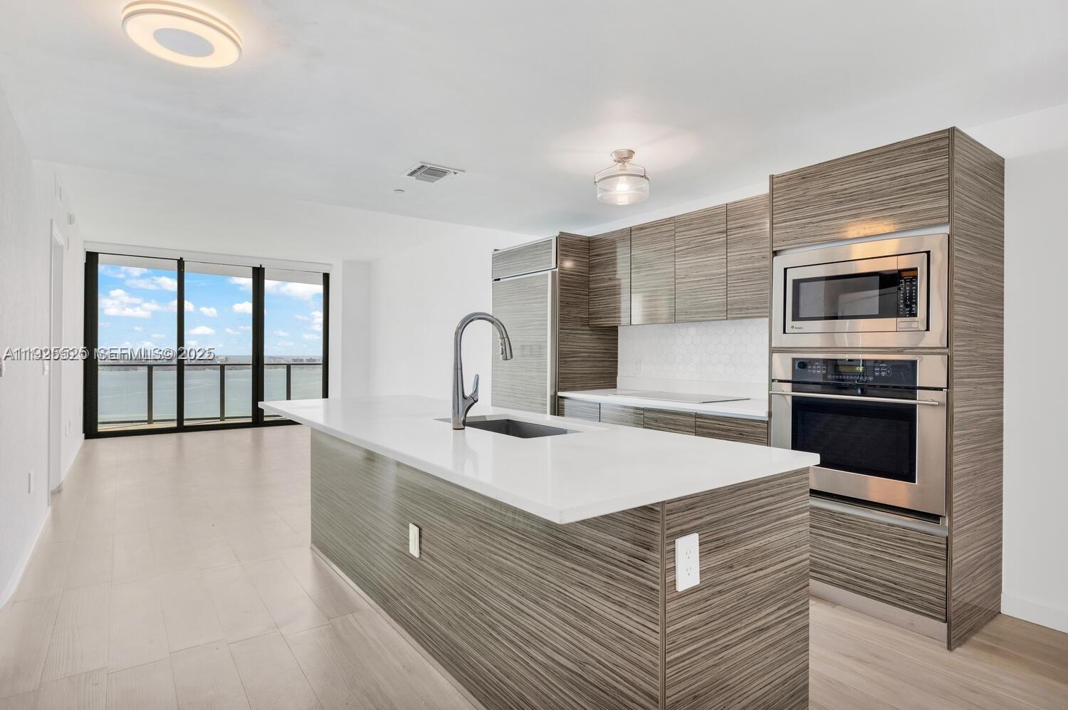 ICON BAY CONDO - Residential