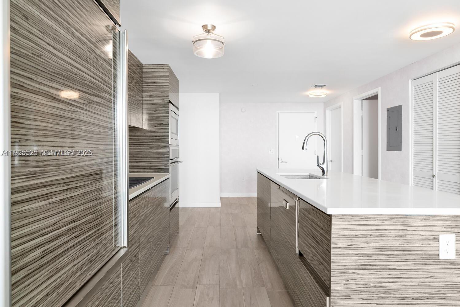 ICON BAY CONDO - Residential