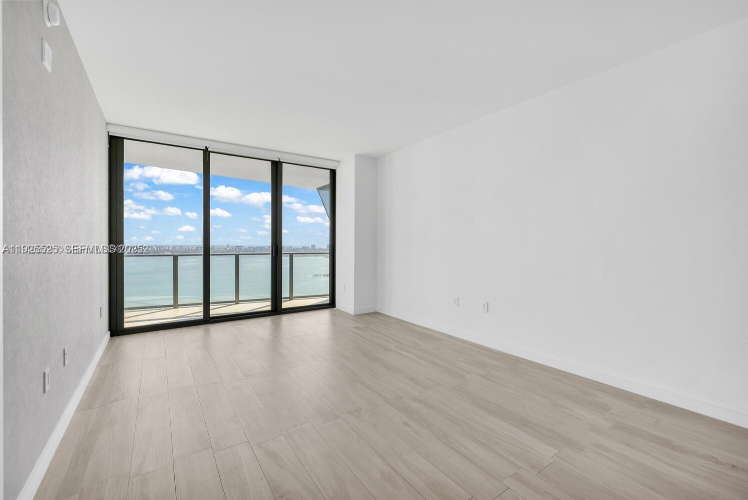 ICON BAY CONDO - Residential
