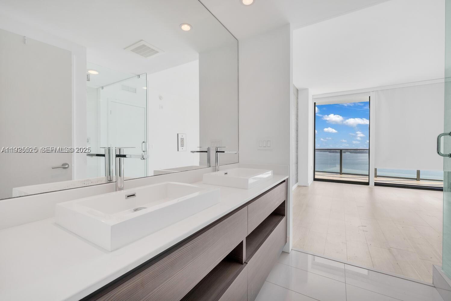 ICON BAY CONDO - Residential