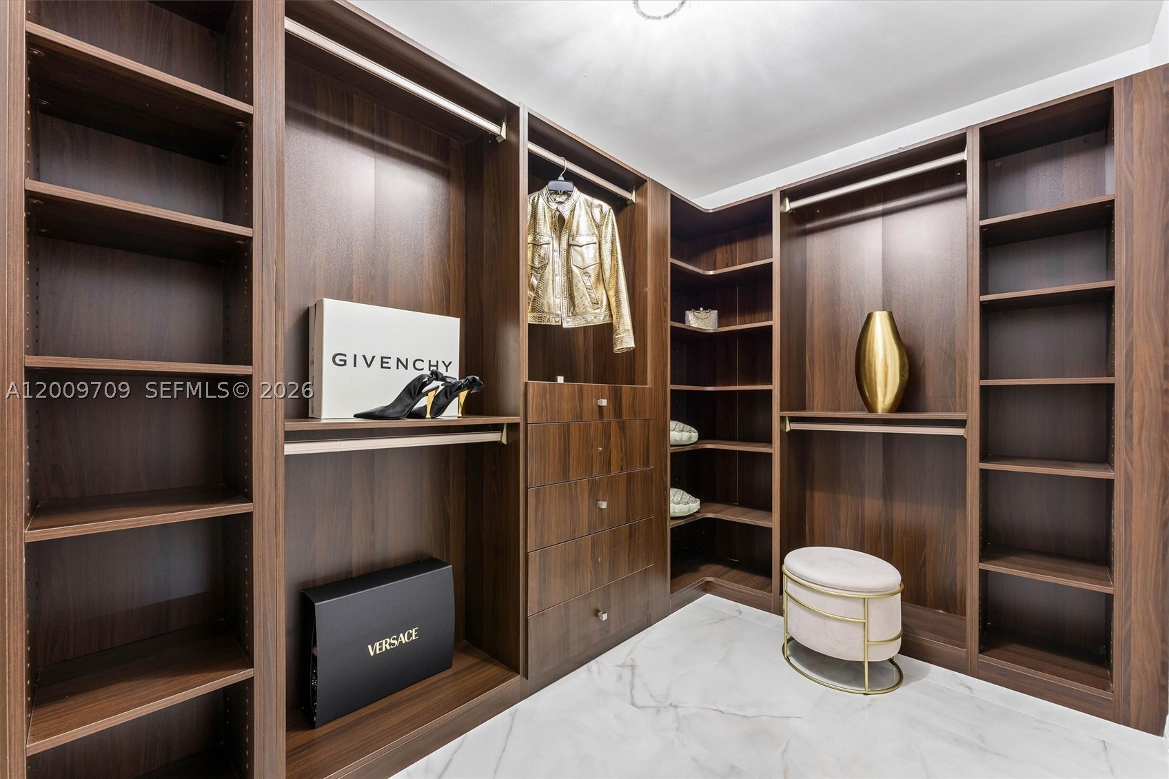 AVANT GARDE CONDO - Residential