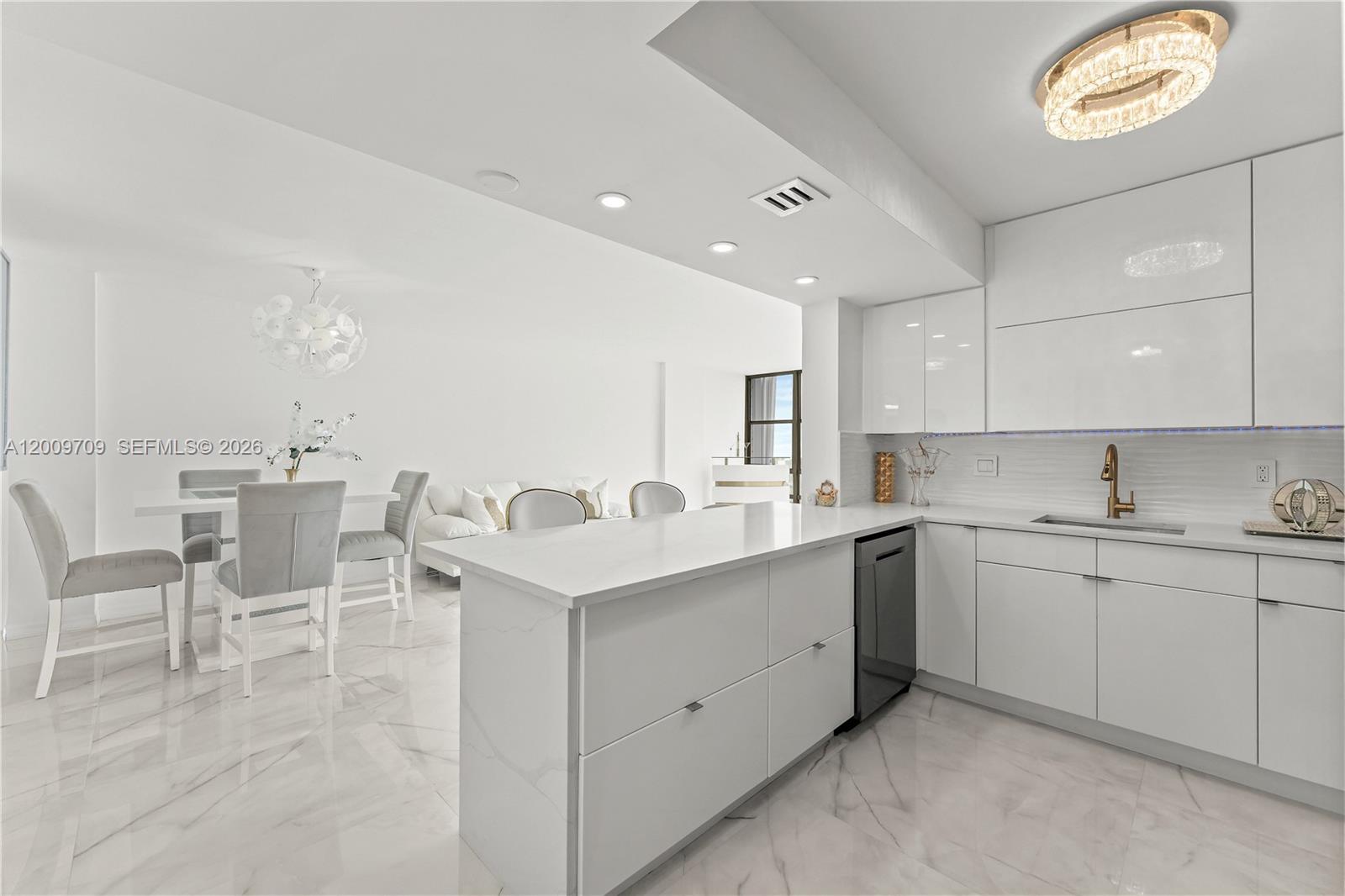 AVANT GARDE CONDO - Residential