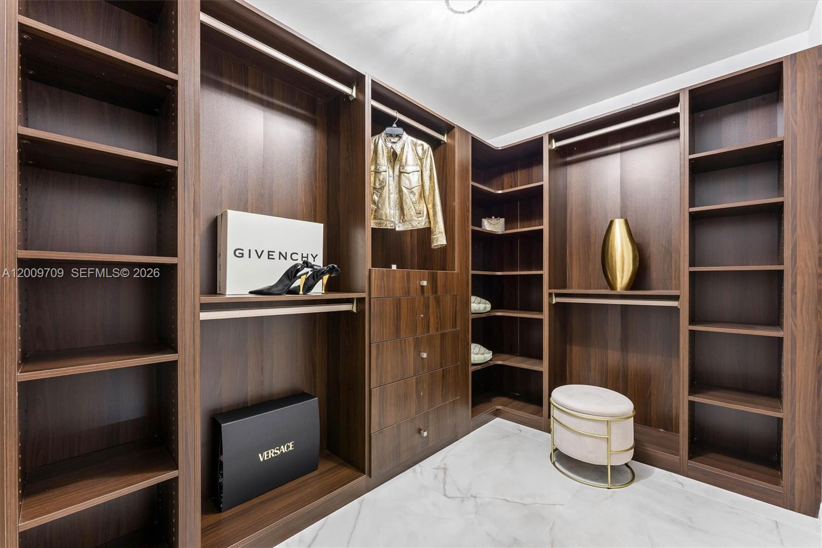 AVANT GARDE CONDO - Residential