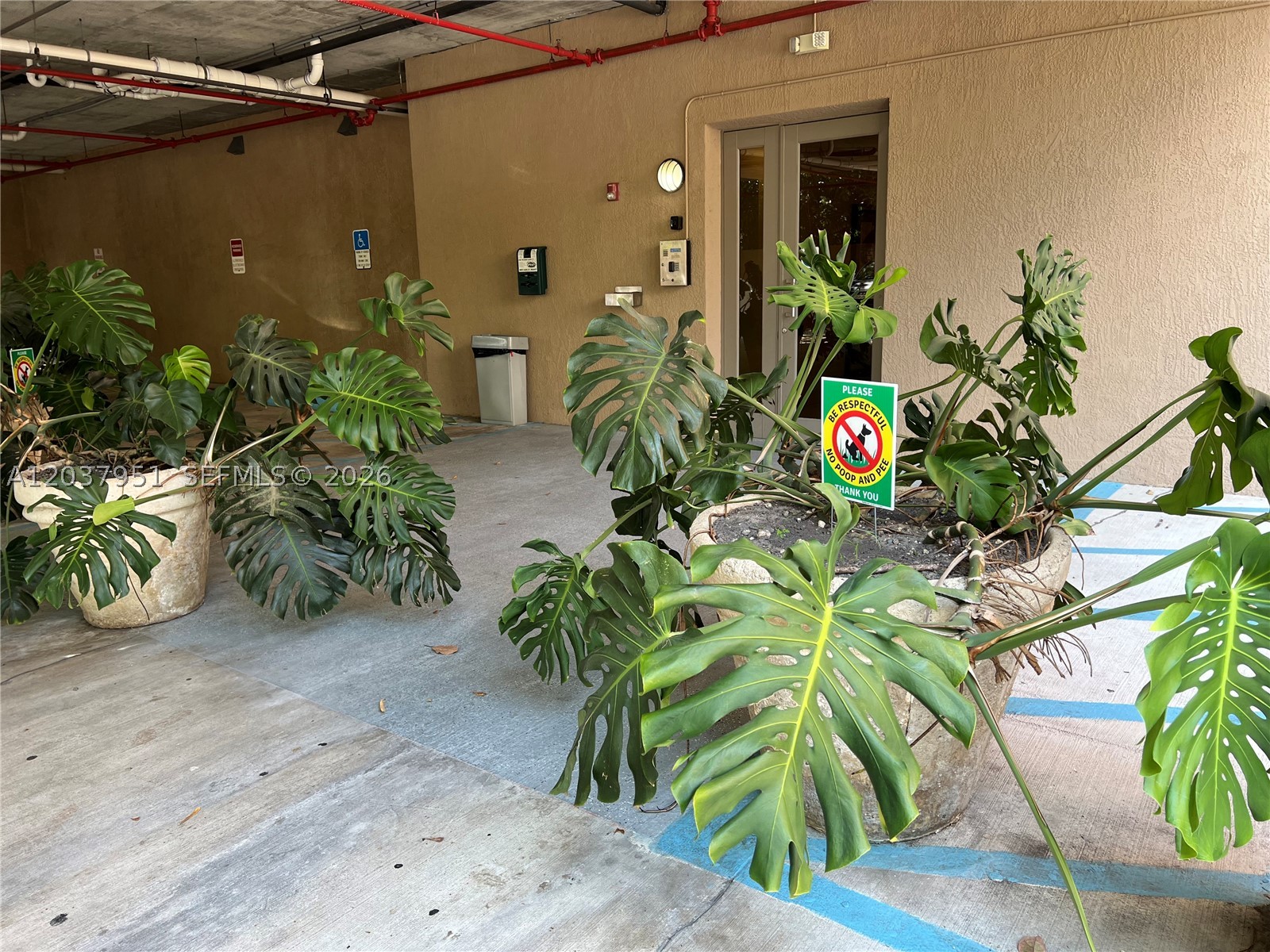DIXIE GROVE RESIDENCES CO - Residential Lease