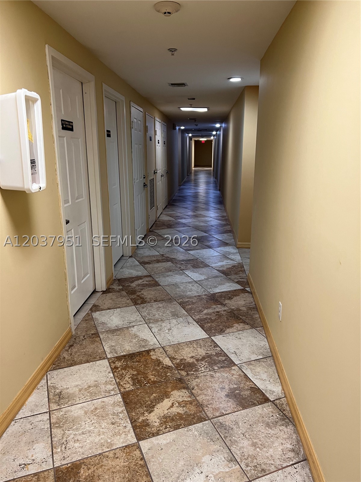DIXIE GROVE RESIDENCES CO - Residential Lease