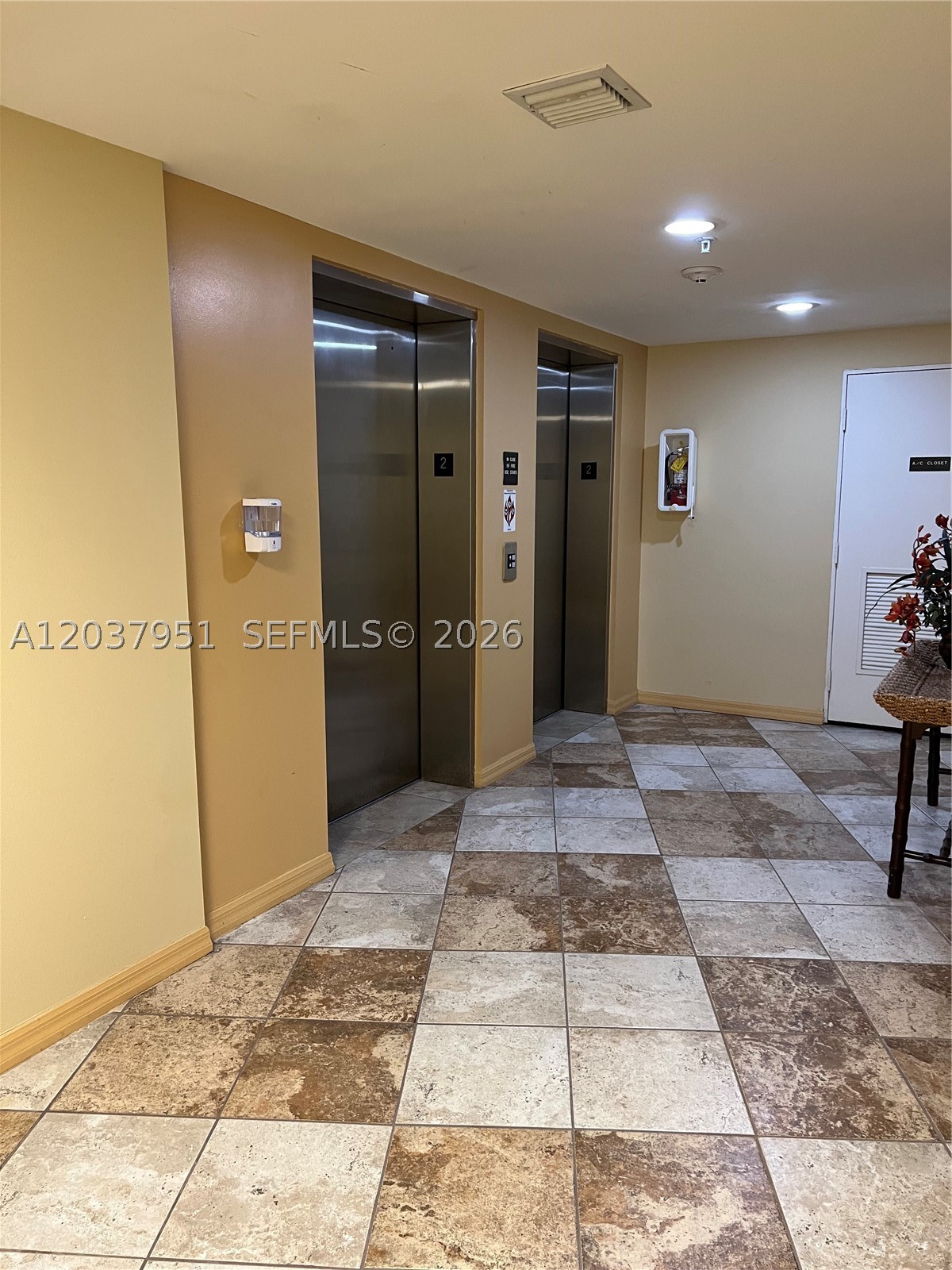 DIXIE GROVE RESIDENCES CO - Residential Lease
