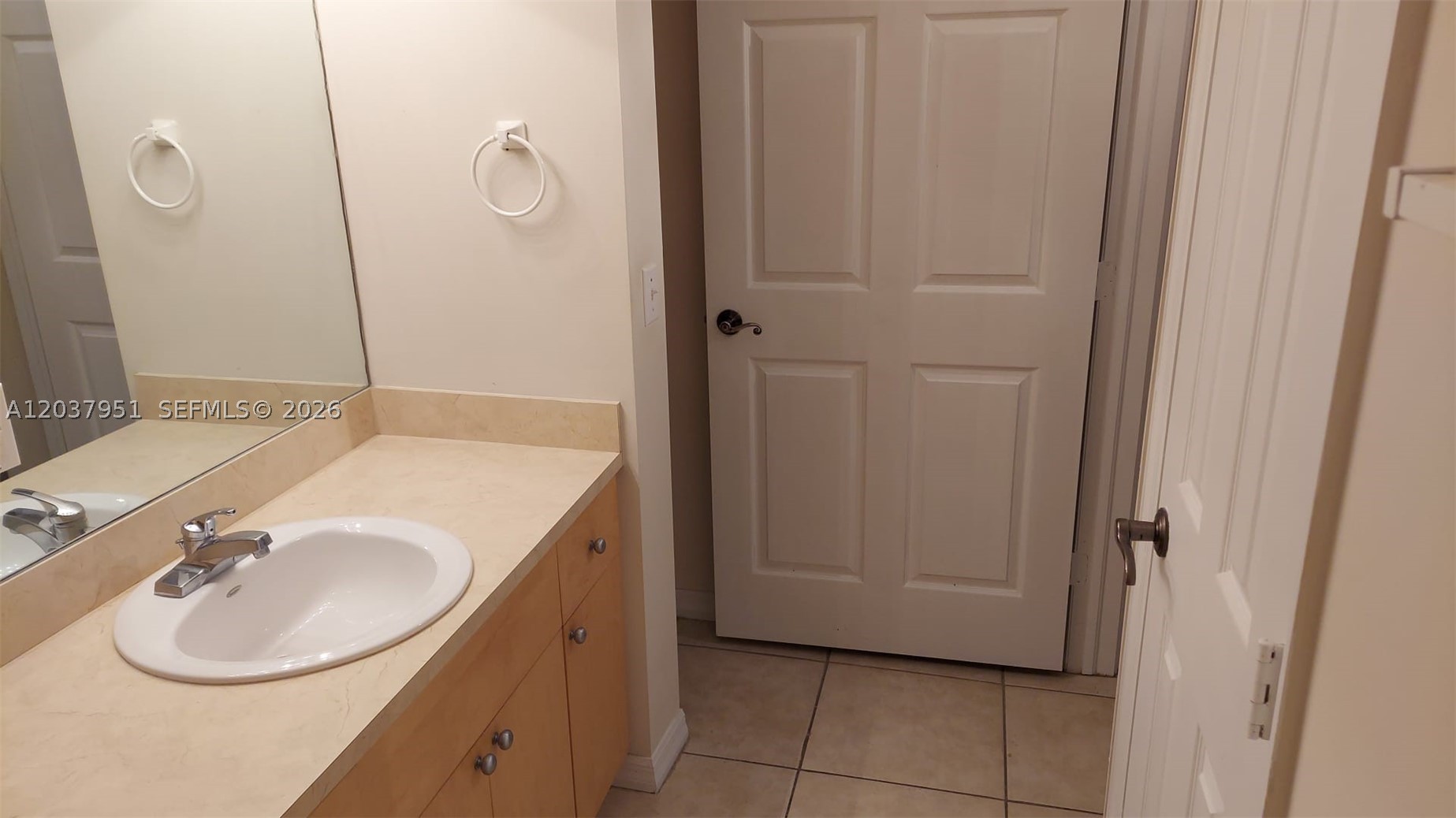 DIXIE GROVE RESIDENCES CO - Residential Lease
