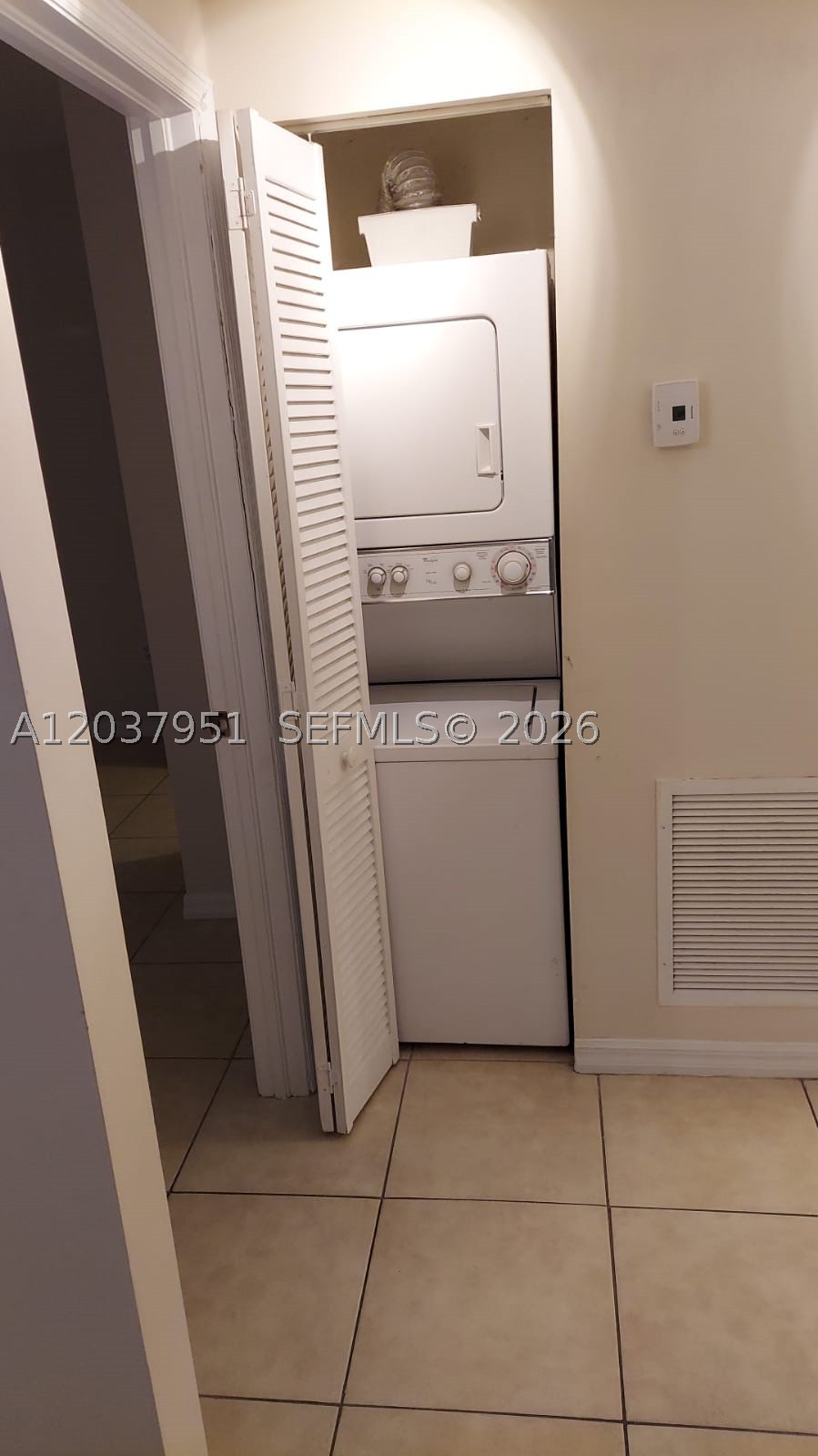 DIXIE GROVE RESIDENCES CO - Residential Lease