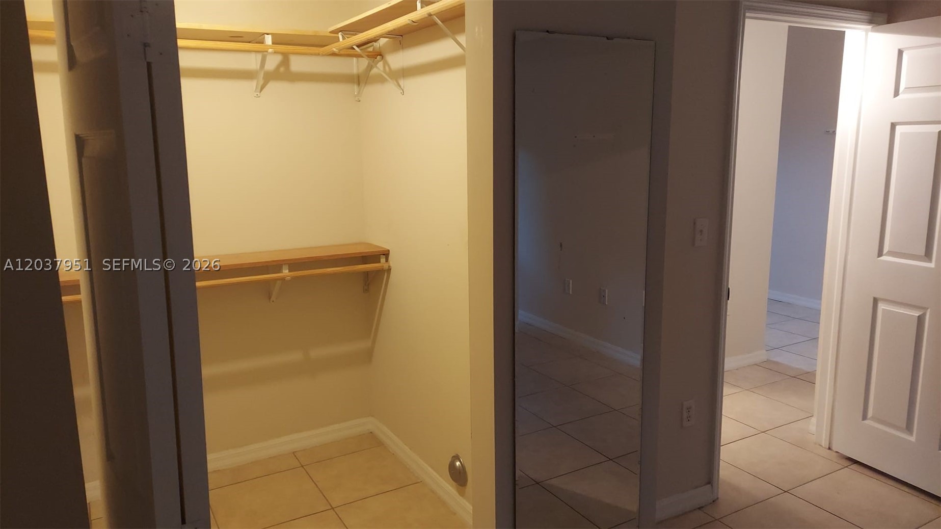 DIXIE GROVE RESIDENCES CO - Residential Lease