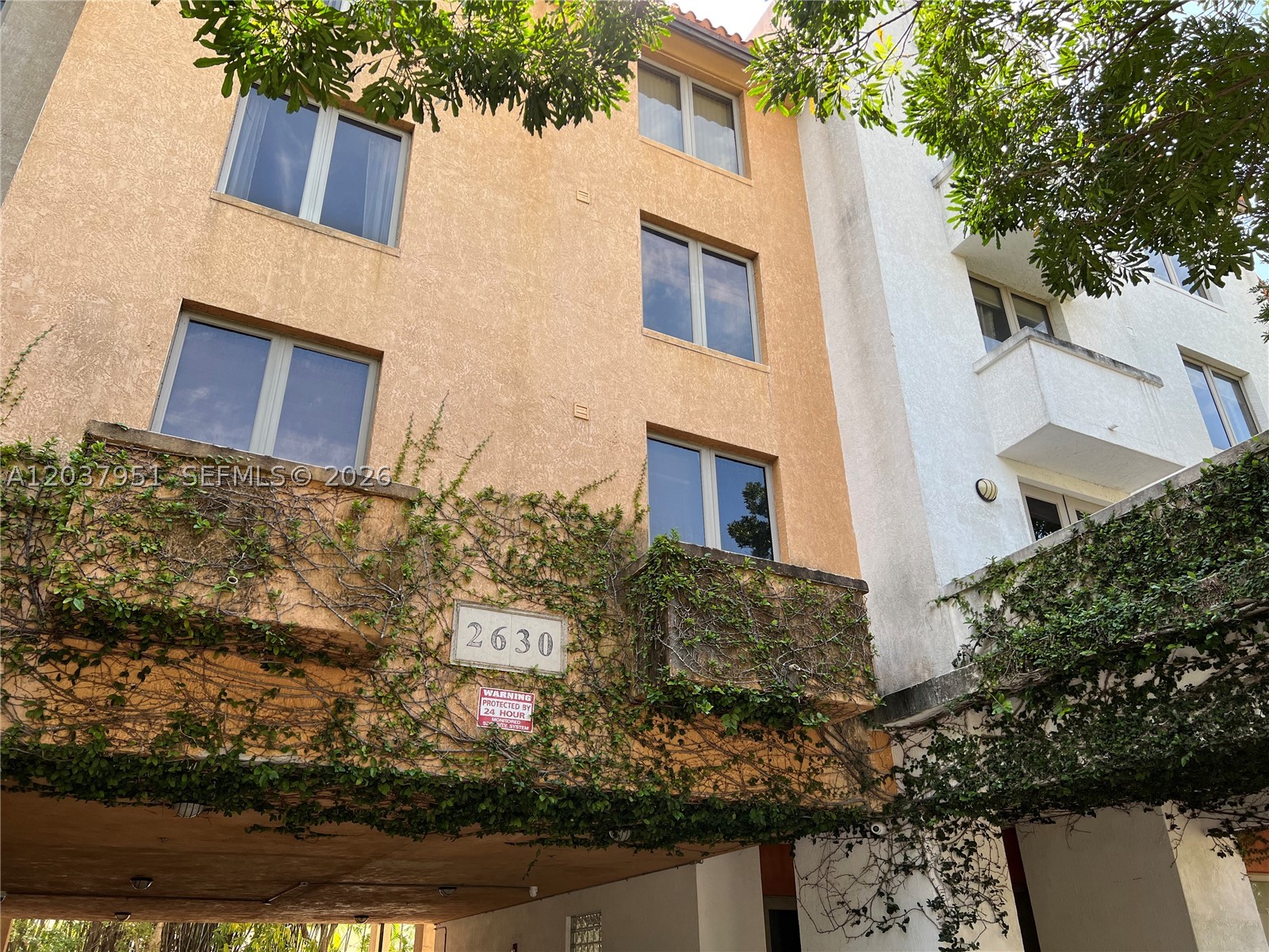 DIXIE GROVE RESIDENCES CO - Residential Lease