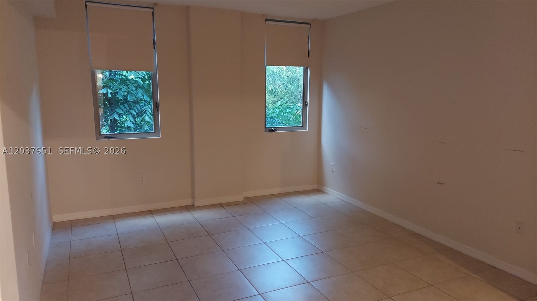 DIXIE GROVE RESIDENCES CO - Residential Lease