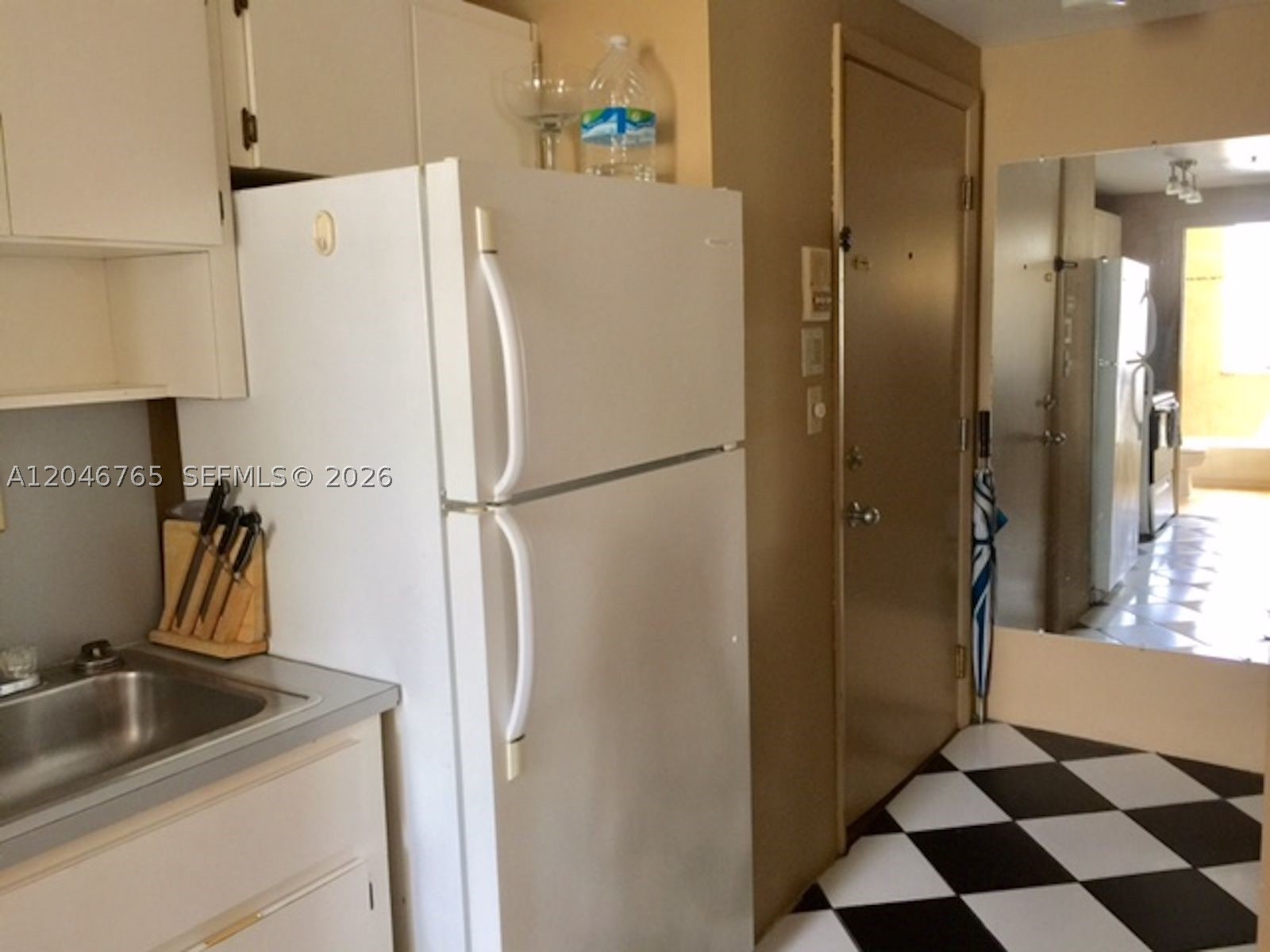 THE LEXINGTON EUCLID COND - Residential