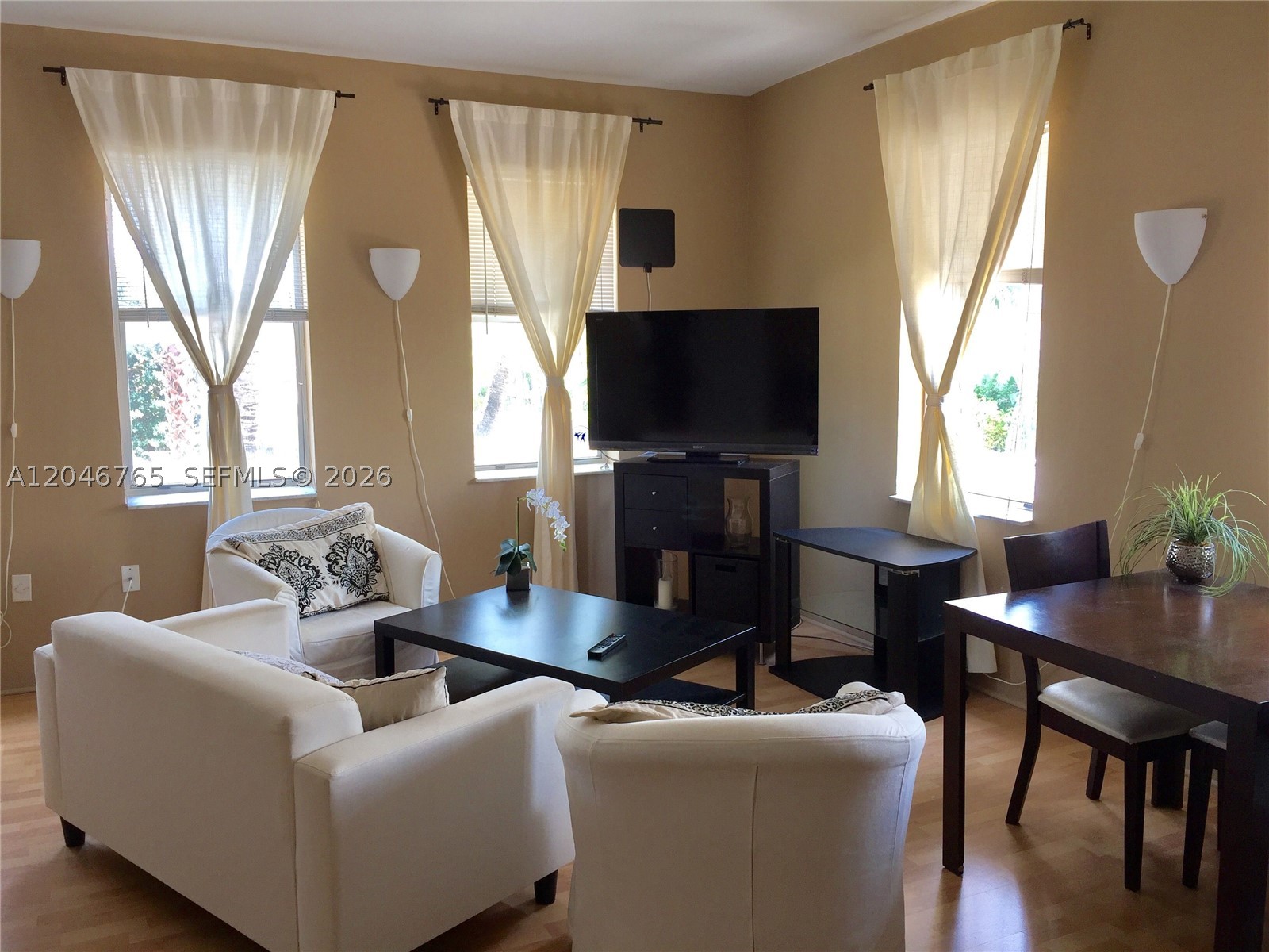 THE LEXINGTON EUCLID COND - Residential