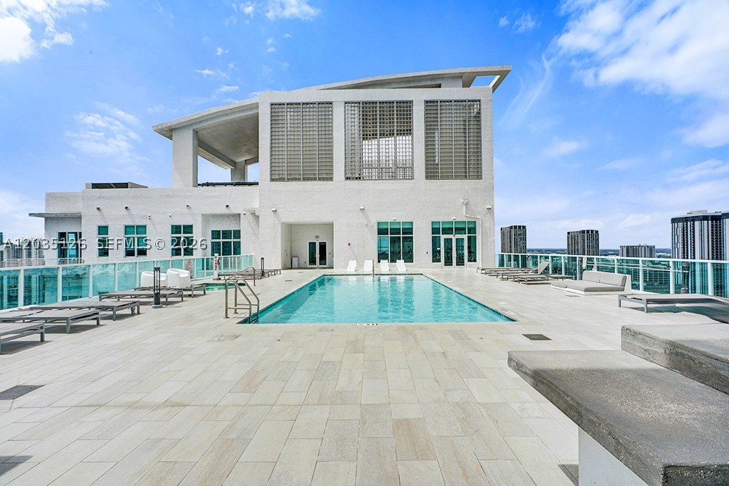 THE LOFT DOWNTOWN II COND - Residential