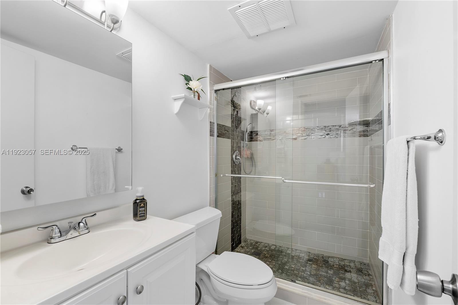 HAMMOCKS-LAKE FOREST COND - Residential