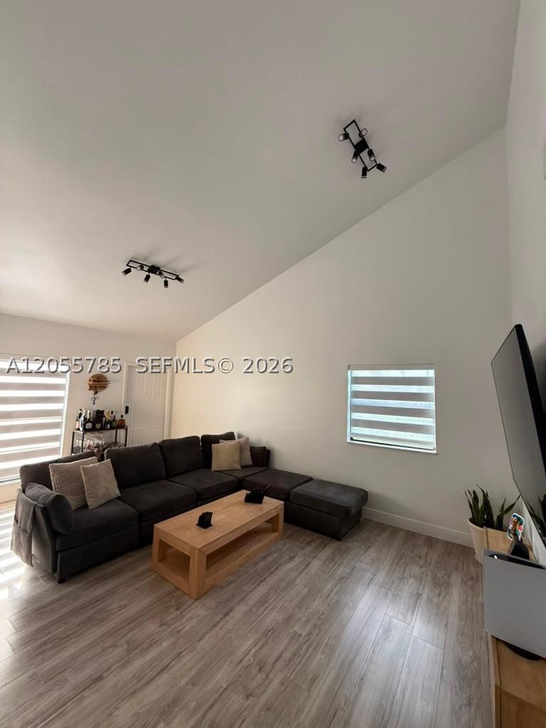 ARROWHEAD GOLF AND TENNIS - Residential Lease
