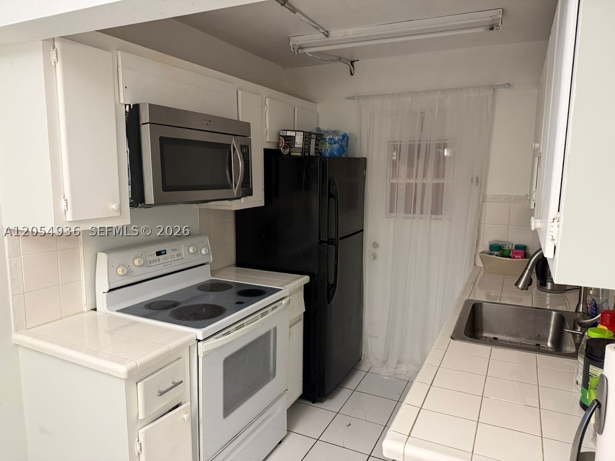 BAY PLACE CONDO - Residential Lease