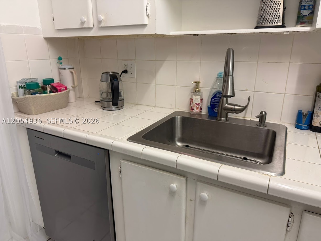 BAY PLACE CONDO - Residential Lease