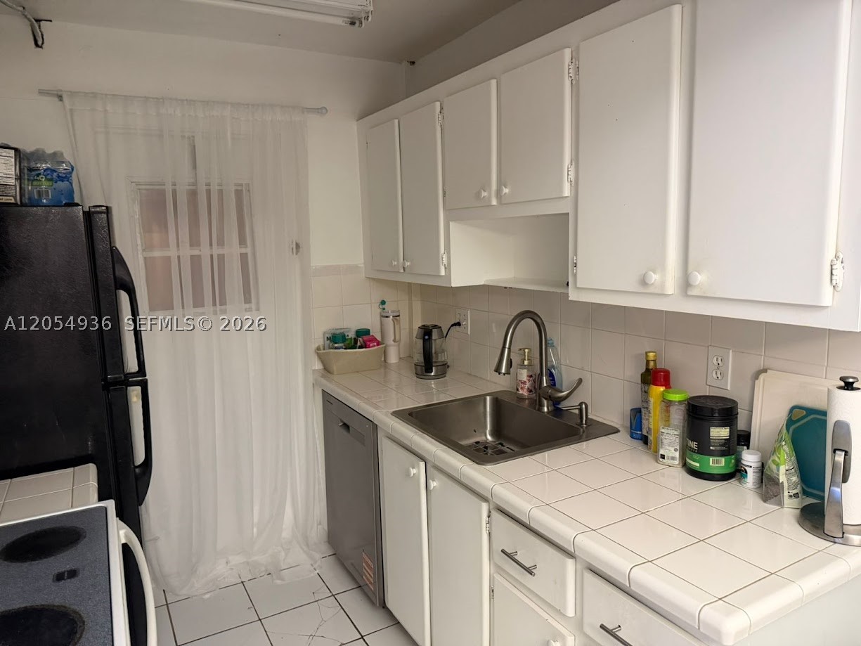 BAY PLACE CONDO - Residential Lease