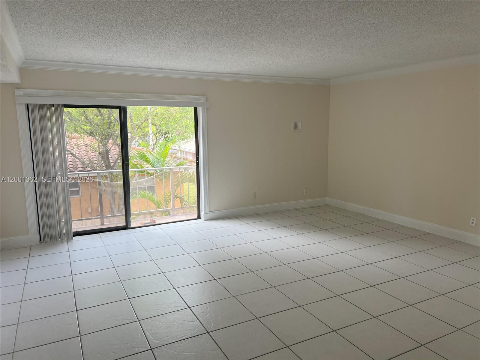 CORAL SPRINGS ESTATE TOWN - Residential