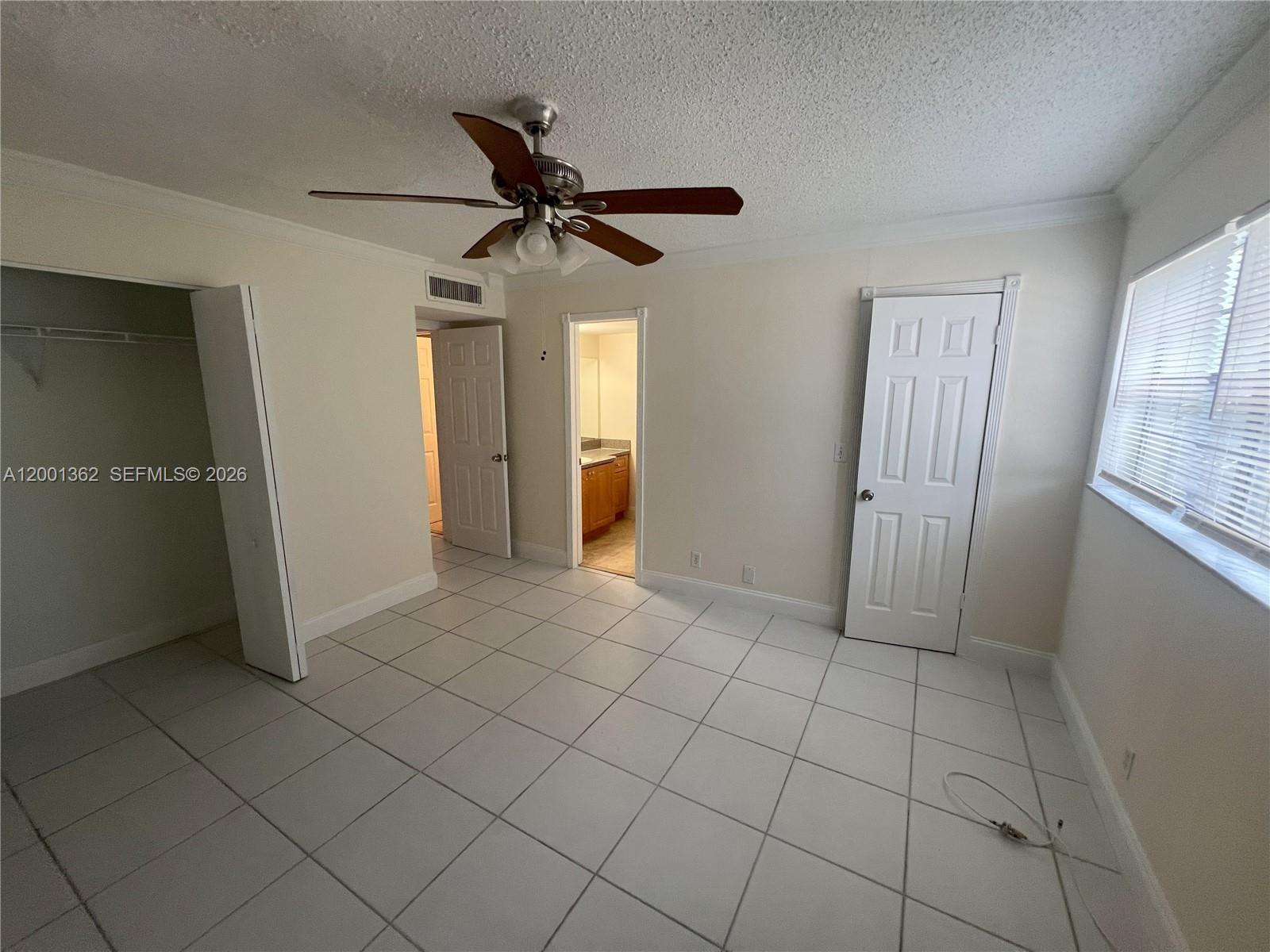 CORAL SPRINGS ESTATE TOWN - Residential