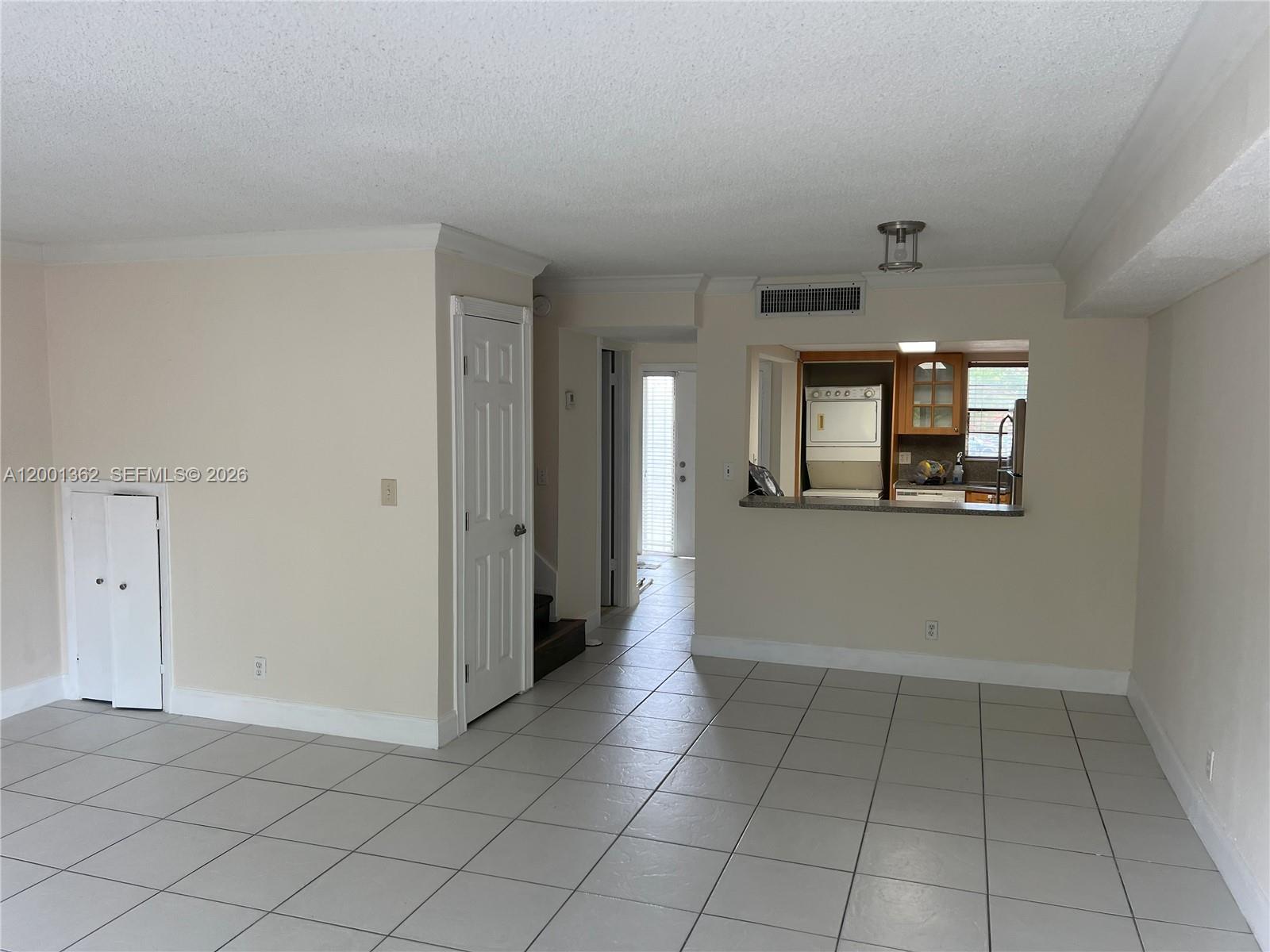 CORAL SPRINGS ESTATE TOWN - Residential