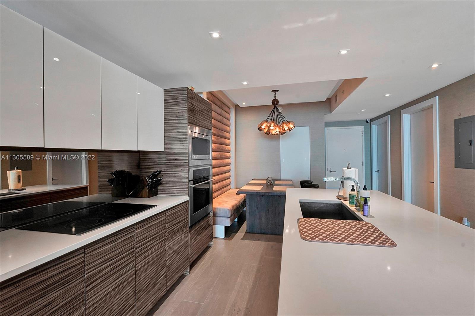 ICON BAY CONDO - Residential