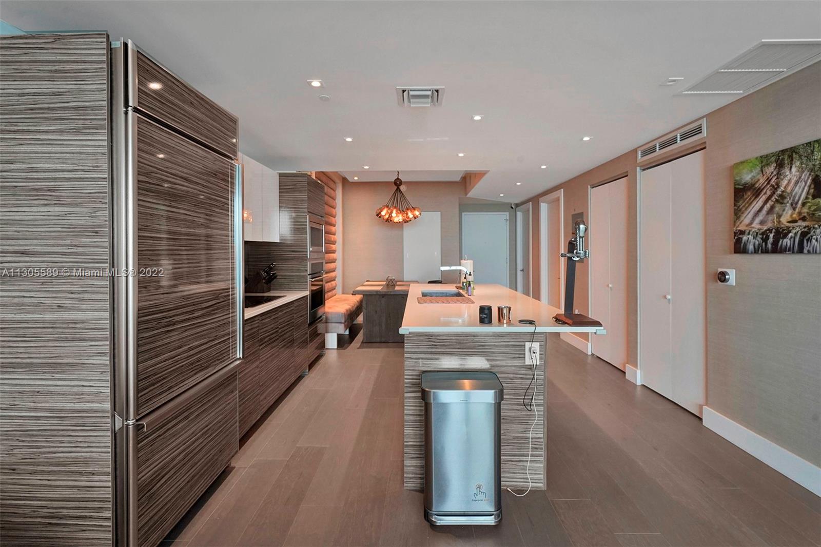 ICON BAY CONDO - Residential