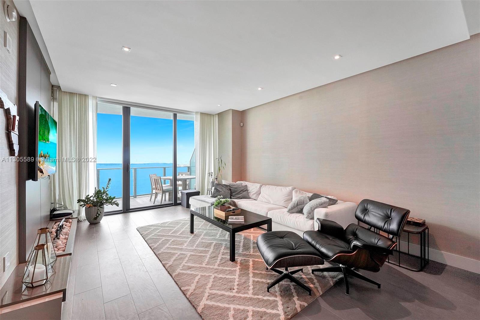 ICON BAY CONDO - Residential