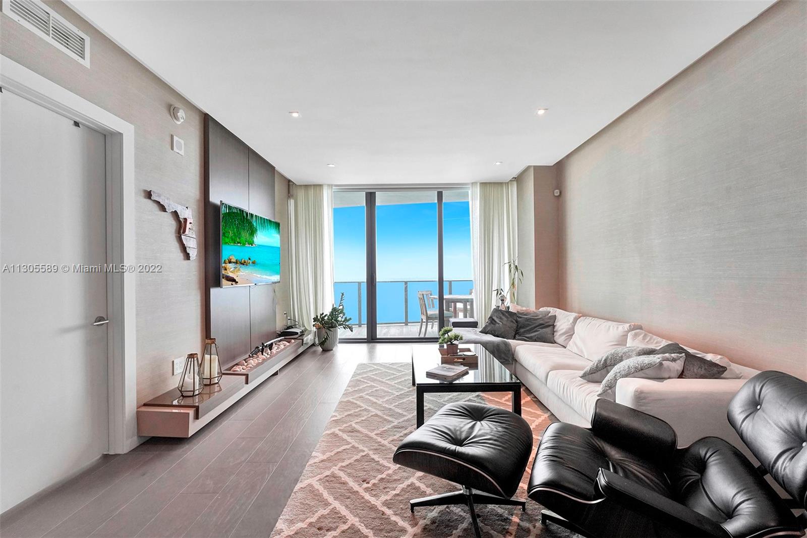 ICON BAY CONDO - Residential