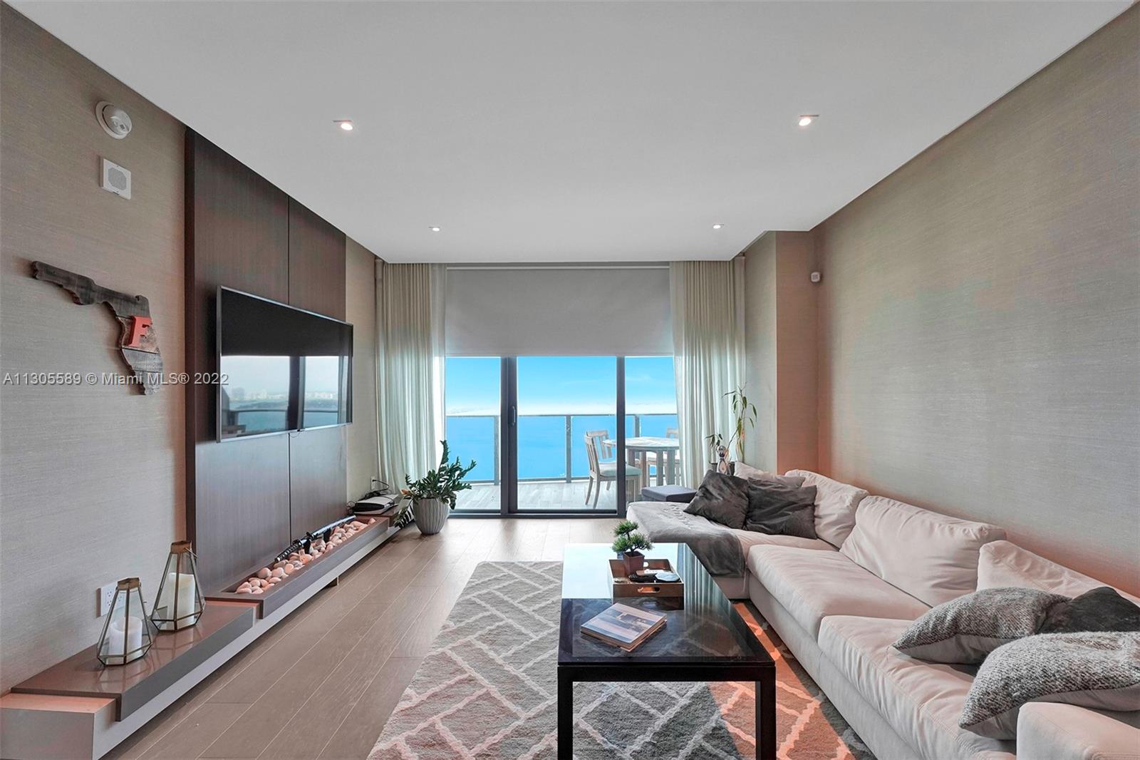 ICON BAY CONDO - Residential