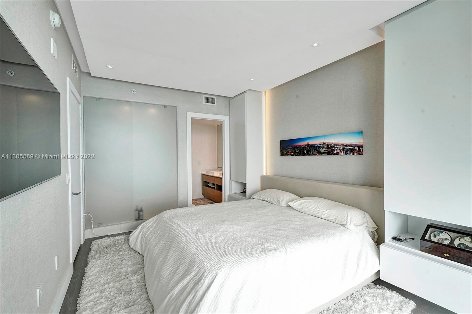 ICON BAY CONDO - Residential