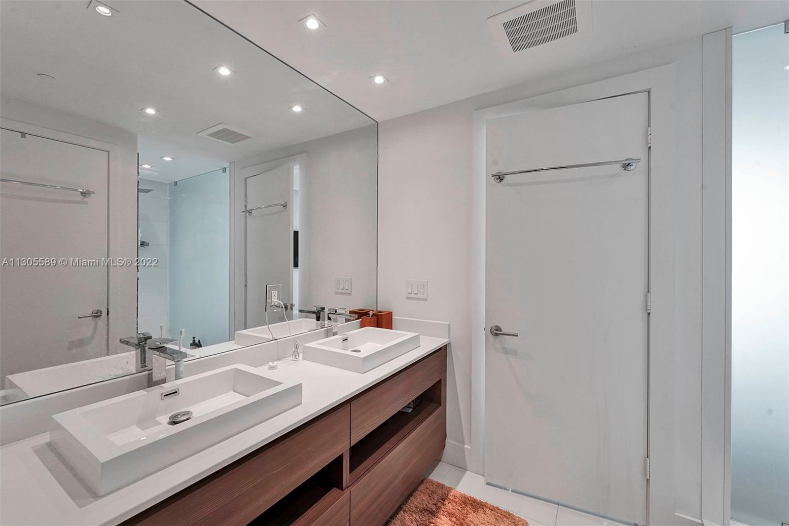 ICON BAY CONDO - Residential
