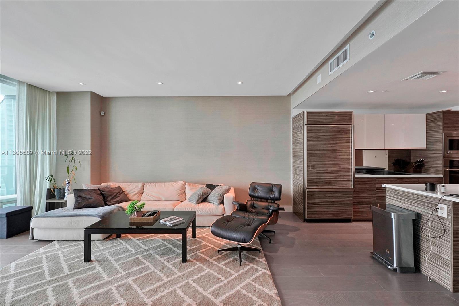 ICON BAY CONDO - Residential