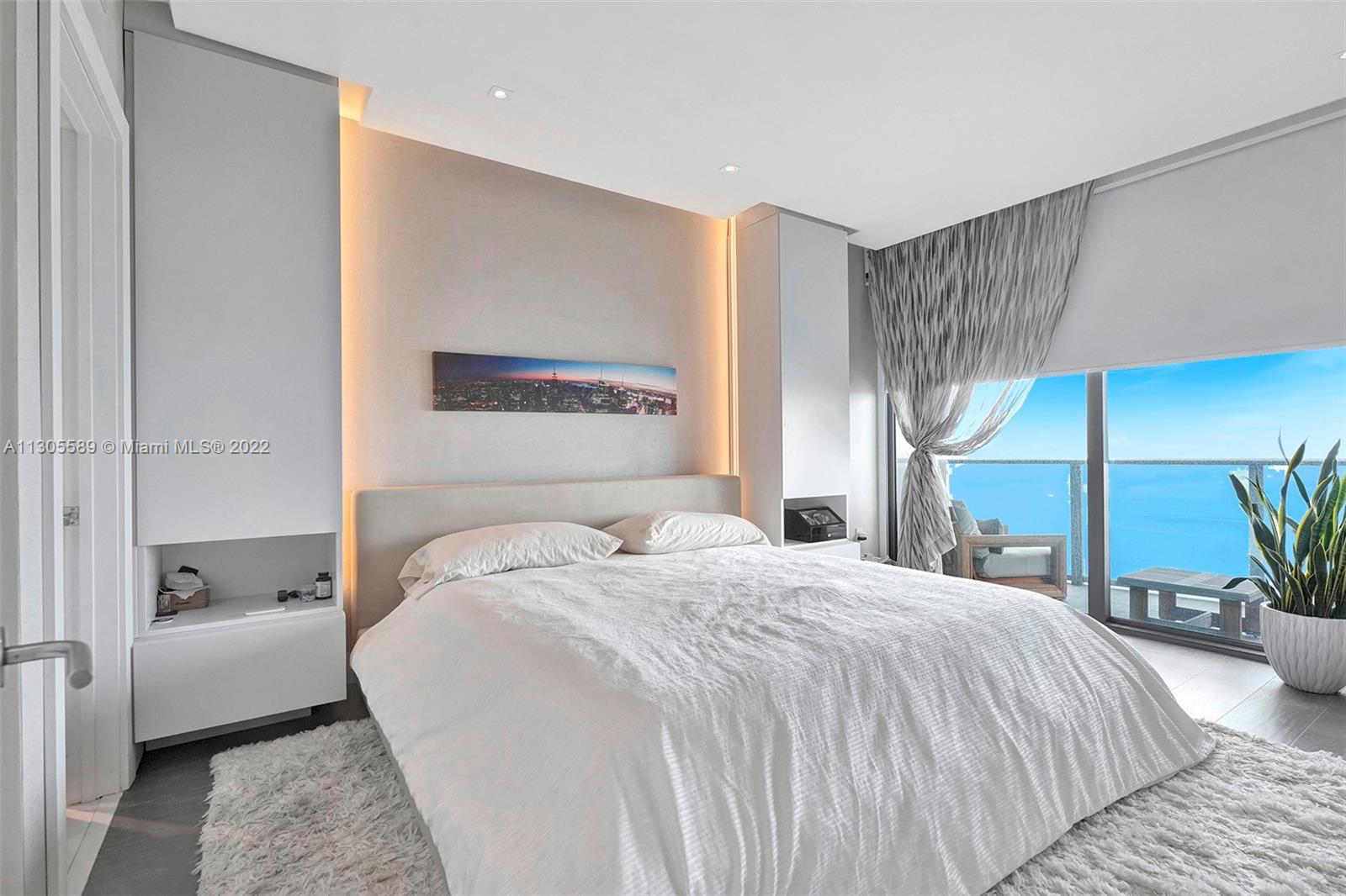 ICON BAY CONDO - Residential