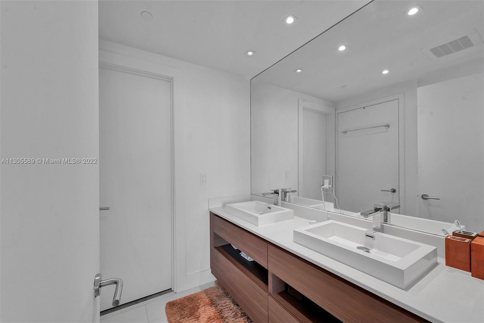 ICON BAY CONDO - Residential