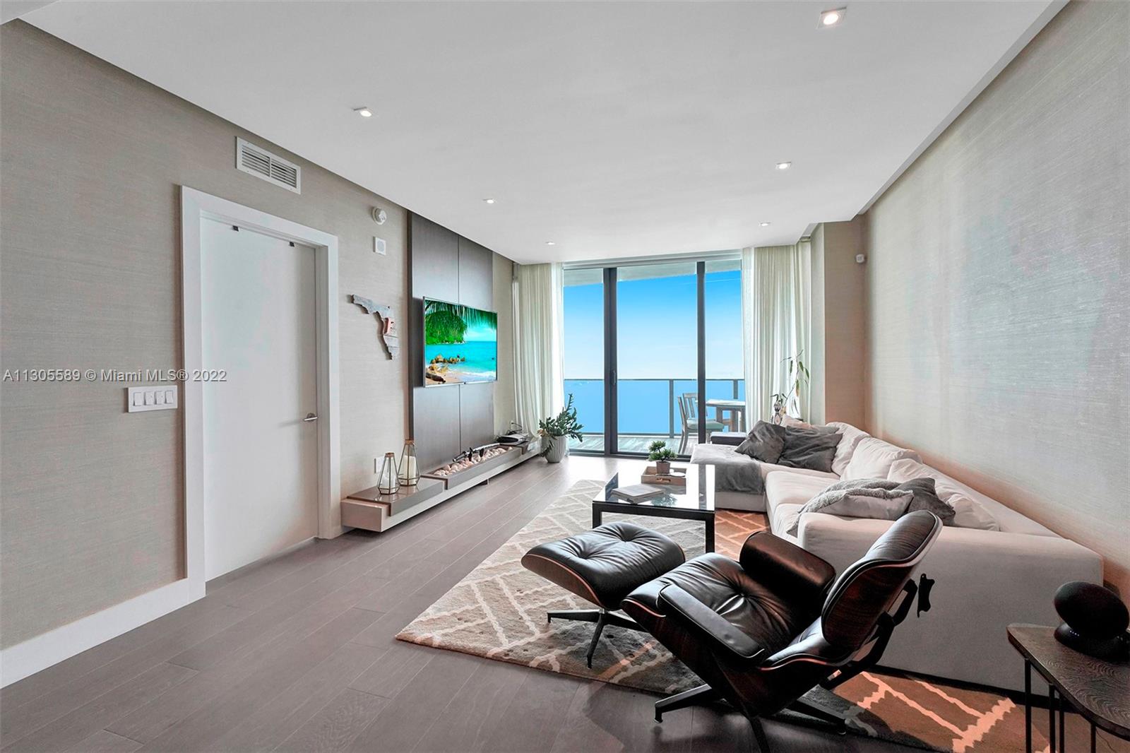 ICON BAY CONDO - Residential